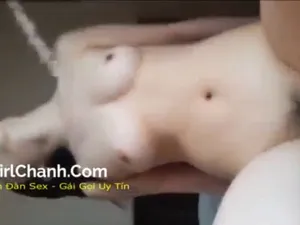 女友以“后騎”姿勢發(fā)出狂喜的呻吟